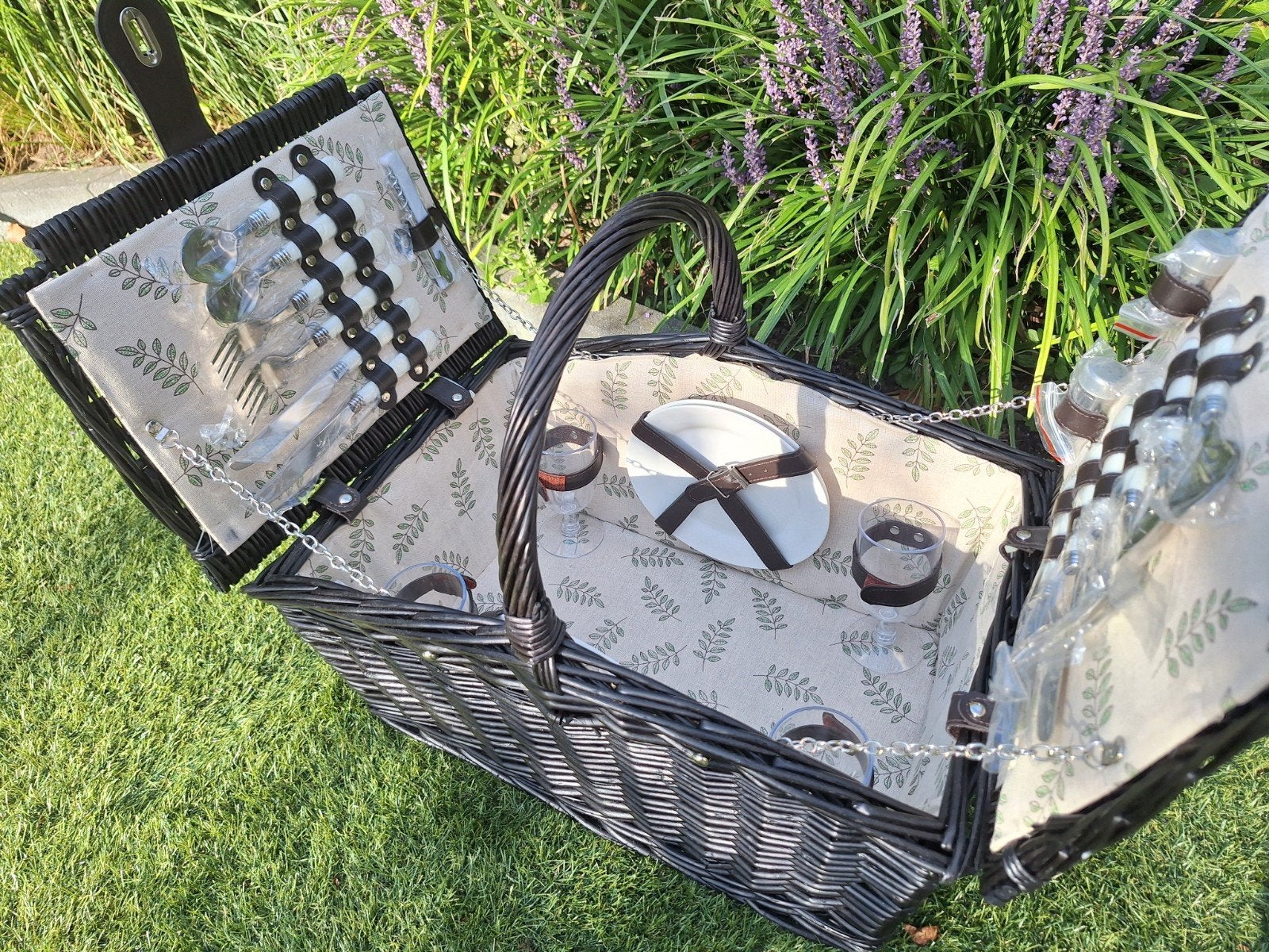 Luxe Picknickmand Compleet - Zwart Riet, Ophalen, Zo goed als nieuw