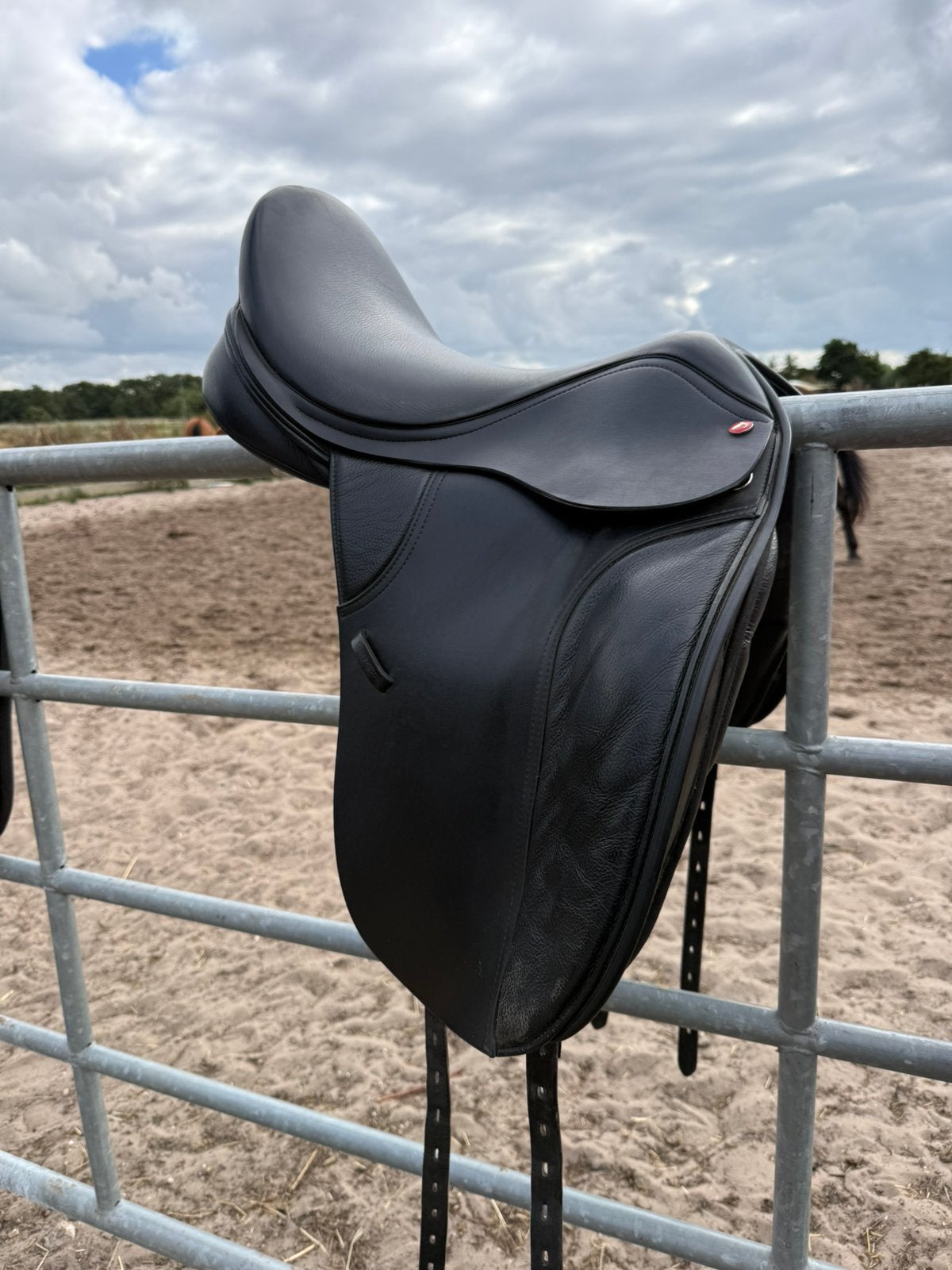 Thorowgood T8 dressuurzadel mdm 17,5, Dieren en Toebehoren, Paarden en Pony's | Zadels, Ophalen, Gebruikt, Dressuur, Wijd