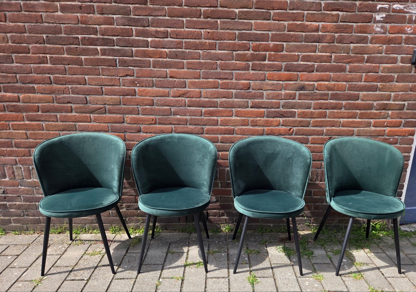 4 zeer nette donkergroene fluwelen eetkamerstoelen rookvrij., Ophalen, Overige kleuren, Zo goed als nieuw, Vier
