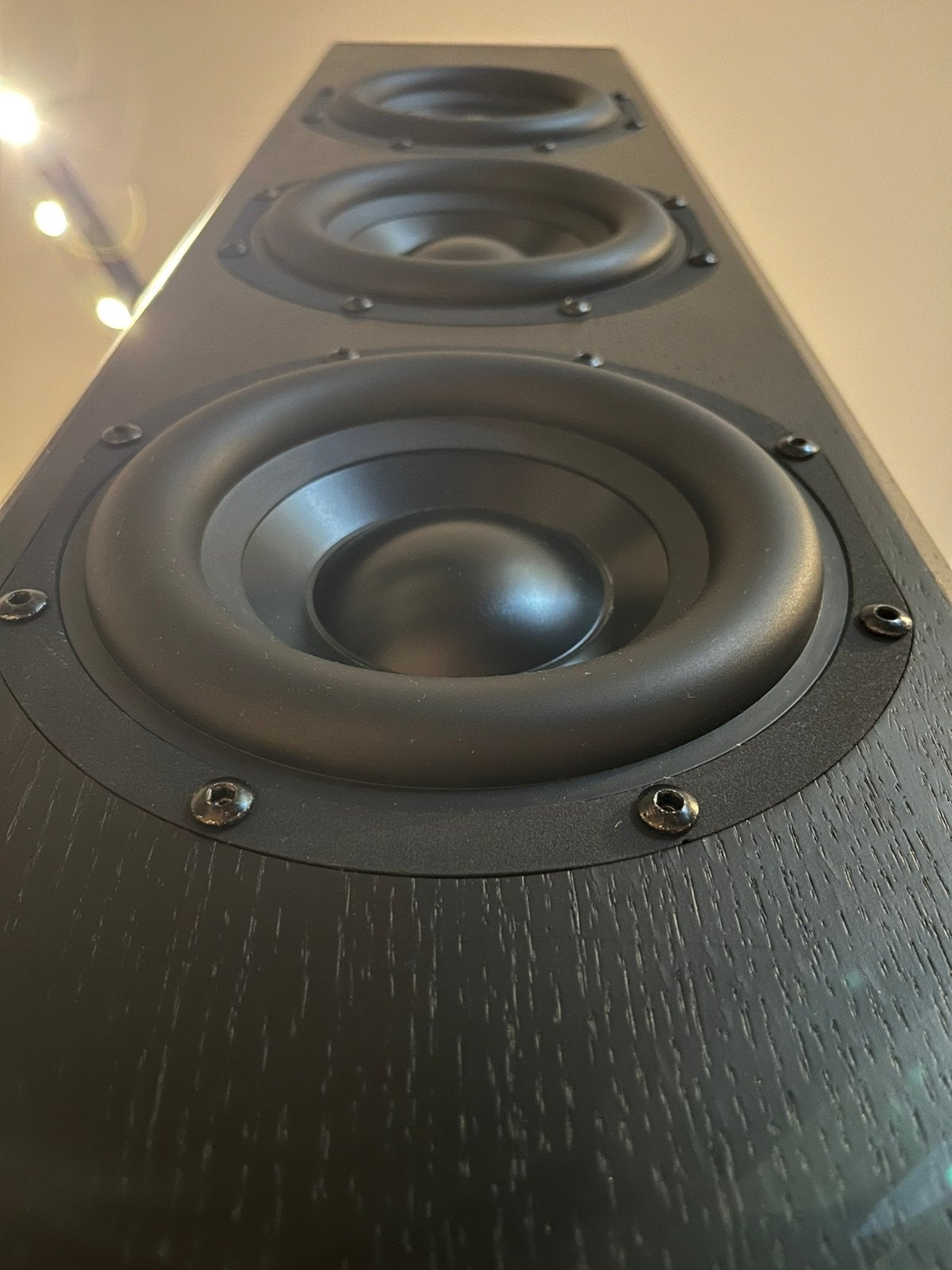 Bryston Model T Subwoofer in Black Oak 600 watt nieuwstaat, Subwoofer, Zo goed als nieuw, Ophalen, 150 watt of meer
