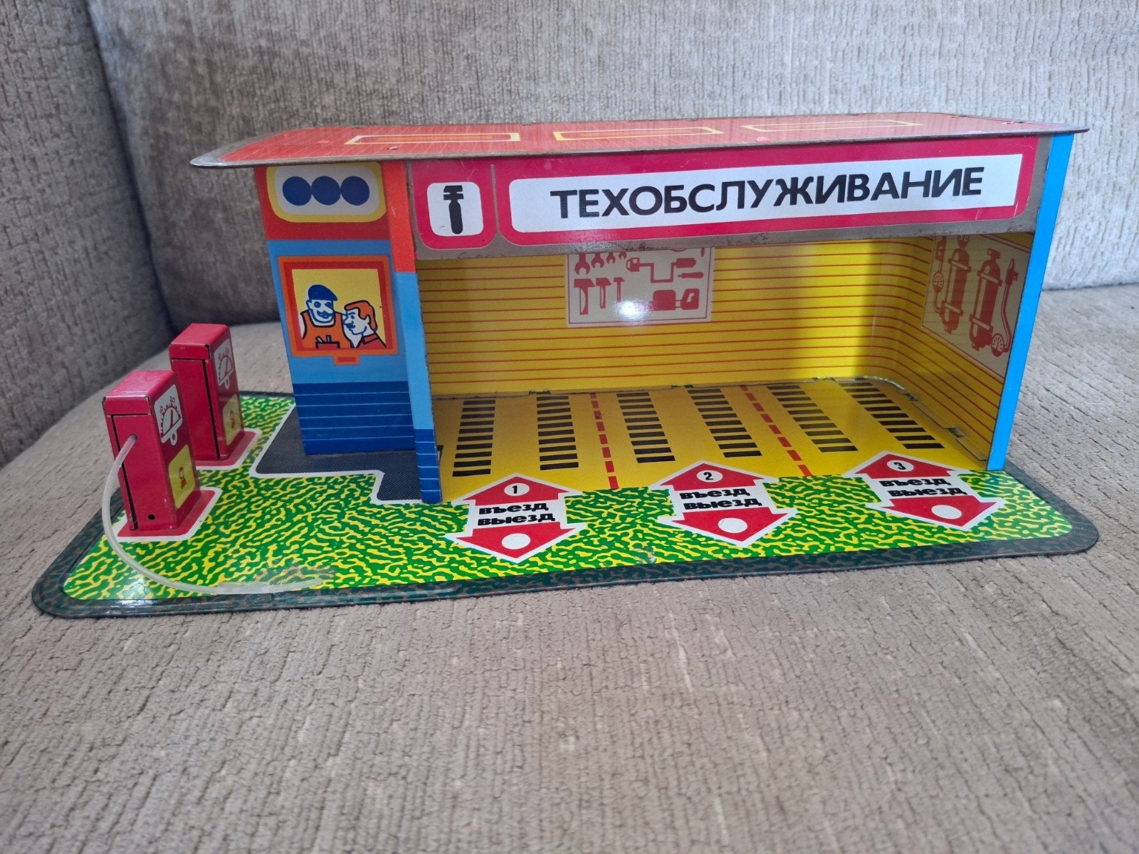 Vintage blikken speelgoed garage/tankstation (USSR), Ophalen of Verzenden, Gebruikt