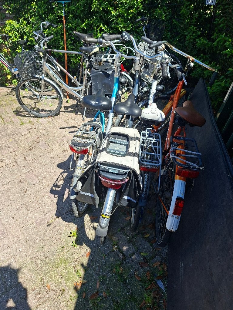 8 fietsen, waaronder 1 elektrische, in redelijke staat, Ophalen, Gebruikt, Overige merken