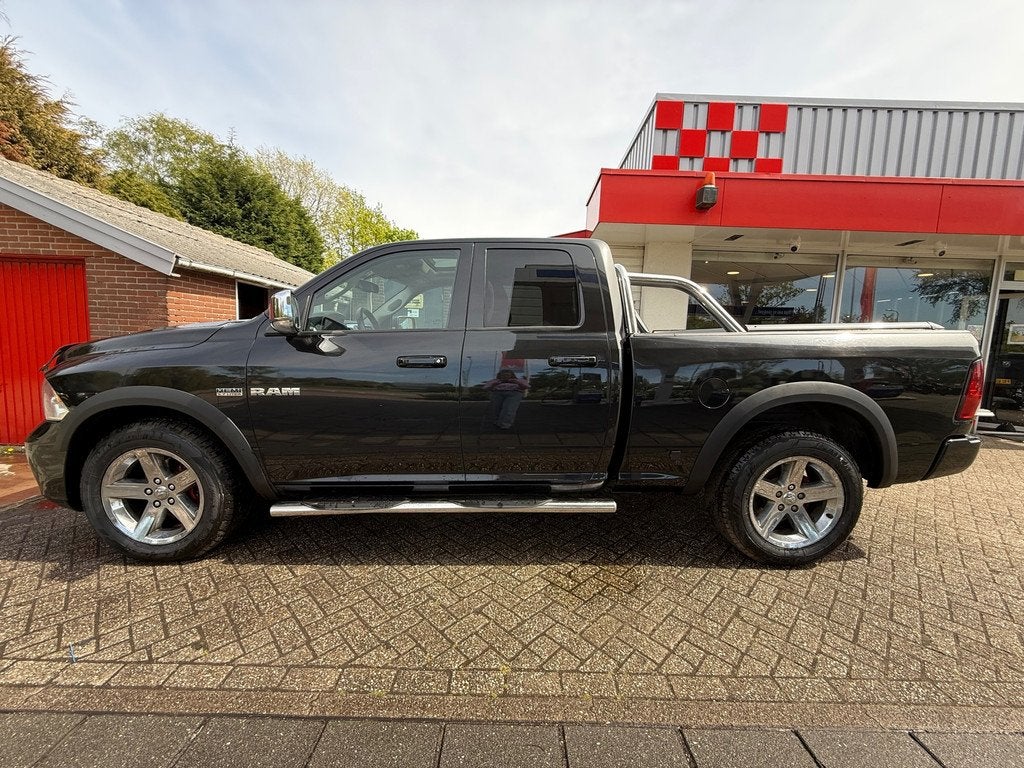 Dodge Ram 1500 5.7 V8 4x4 Quad Cab 6'4 / Camera / Parkeersen, Auto's, Dodge, Automaat, Euro 5, Gebruikt, Zwart