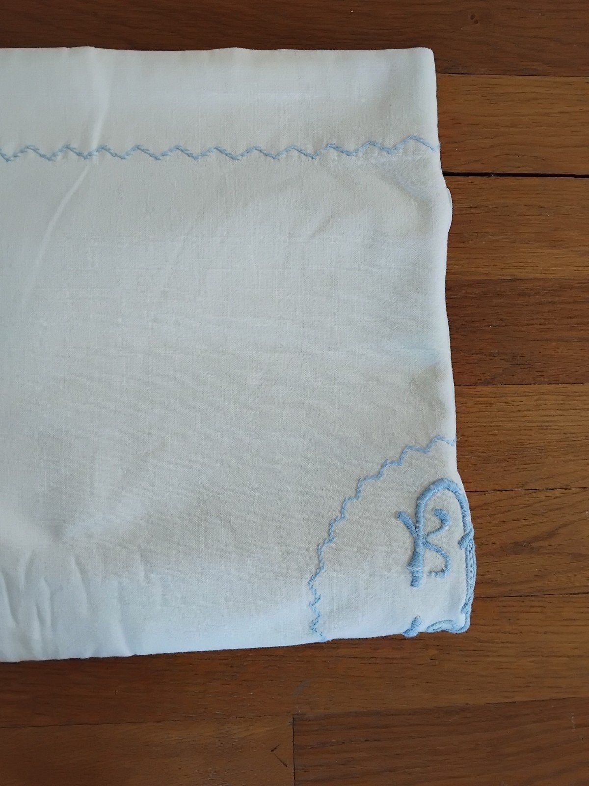 XL wit (tafel)laken met blauw monogram, 207 cm, Geschikt voor buiten, Ophalen of Verzenden, Zo goed als nieuw