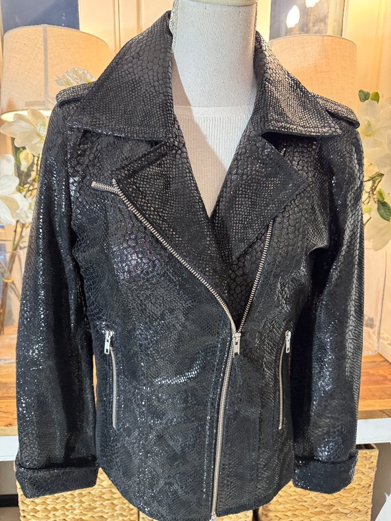 Nieuwe, lakleren. glanzende Zwarte jas Drykorn, 36-38/S, NEW, Zwart, Nieuw, Ophalen of Verzenden, Jasje