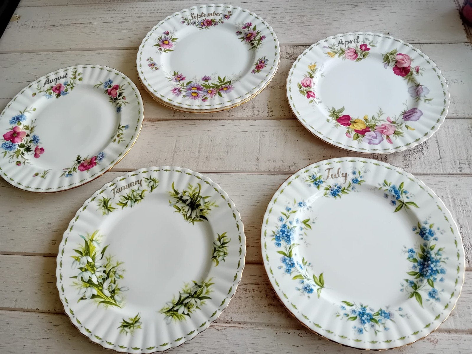 6 ontbijtborden Royal Albert Fower of The Month puntgaaf, Ophalen of Verzenden, Nieuw, Overige stijlen, Bord(en)