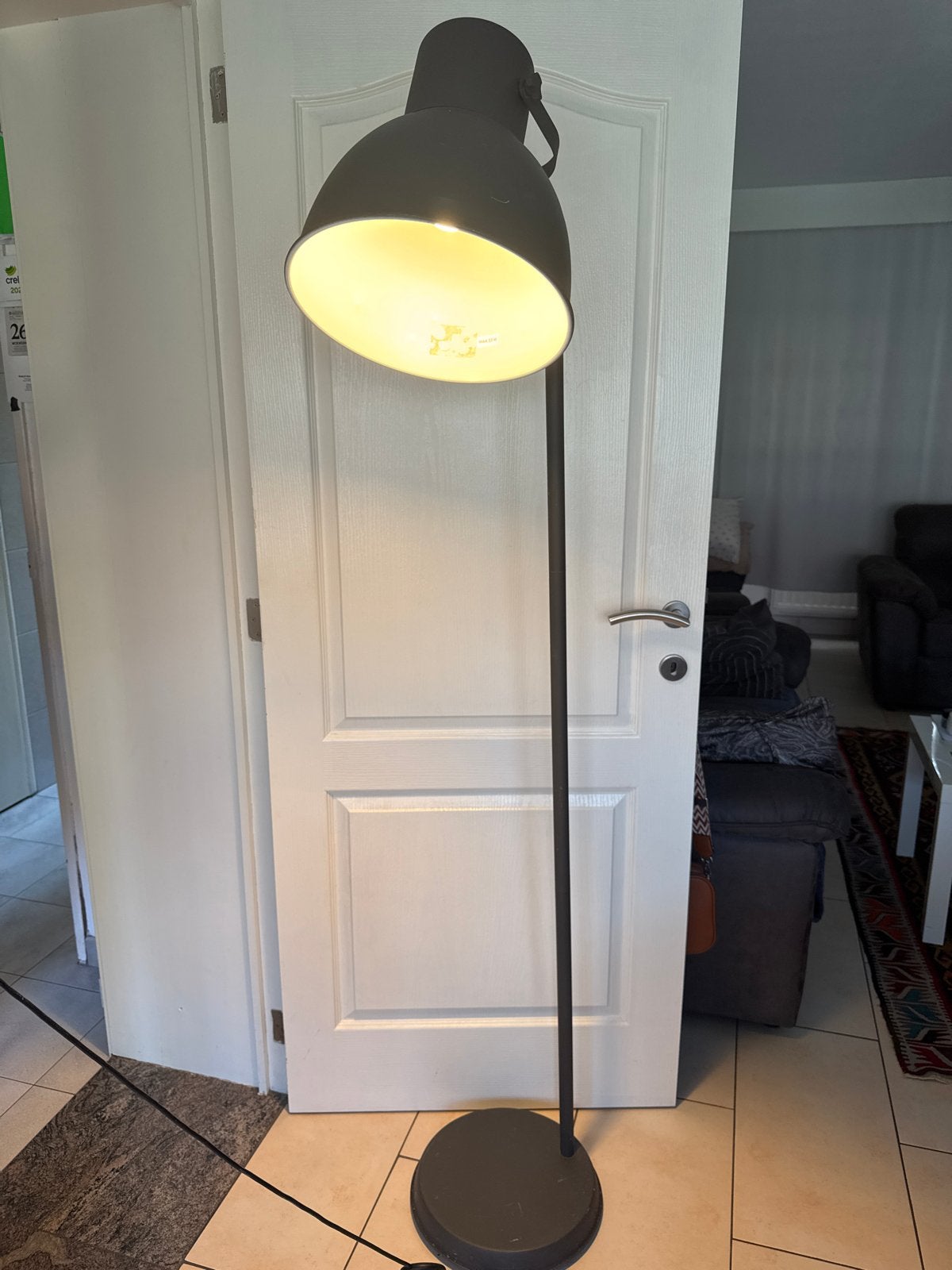 Vloerlamp in nette staat, Huis en Inrichting, Lampen | Vloerlampen, Zo goed als nieuw, Metaal, 150 tot 200 cm, E27 (groot)