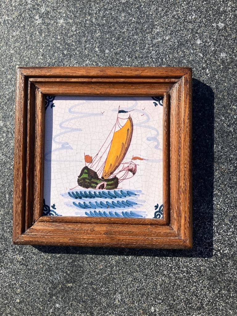 Vintage handbeschilderd tegeltje in houten lijst, Antiek en Kunst, Ophalen of Verzenden