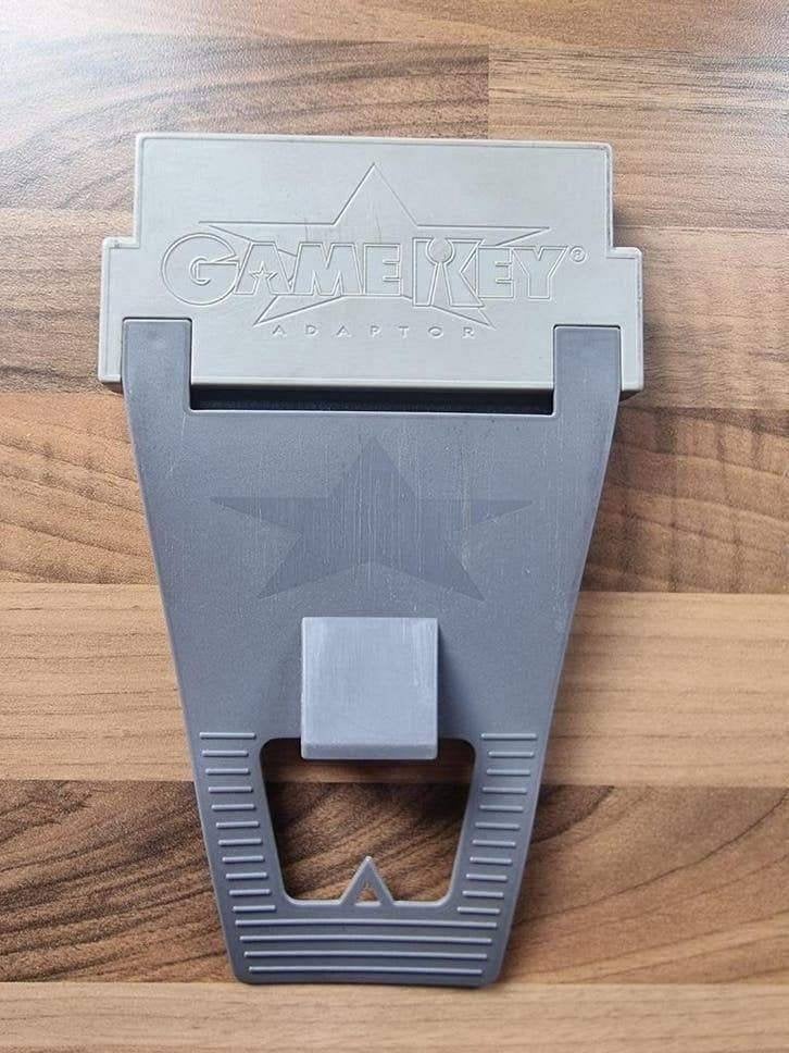 Horelec Gamekey Adaptor NES, Spelcomputers en Games, Avontuur en Actie, 1 speler, Ophalen of Verzenden, Zo goed als nieuw