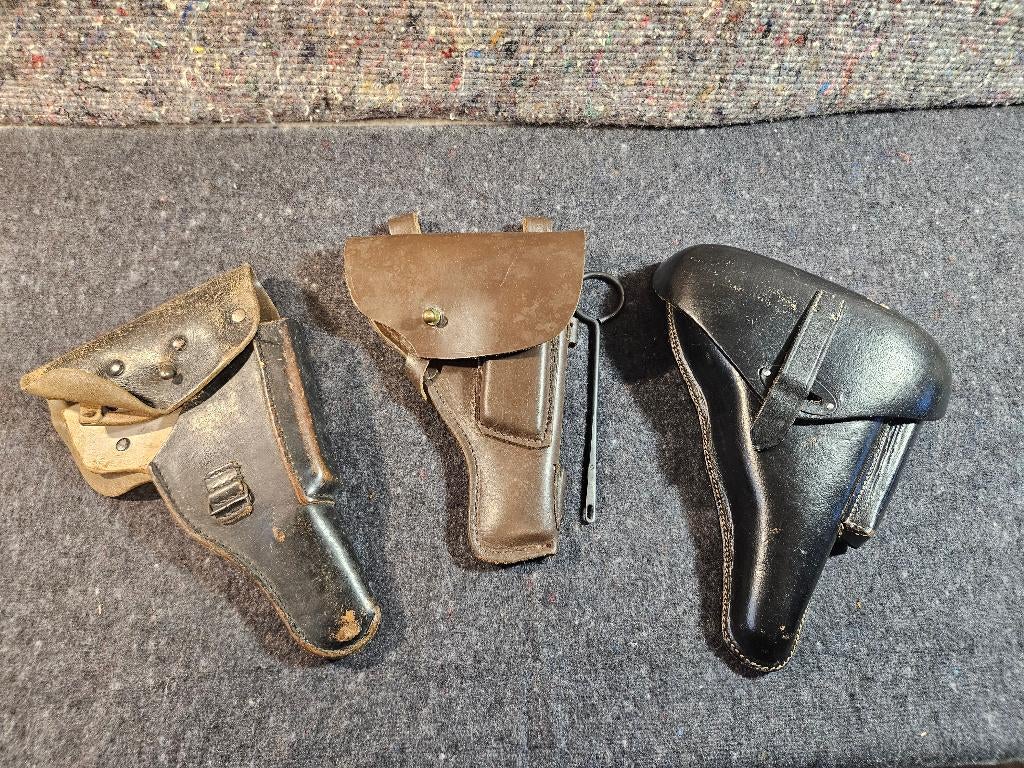 Aangeboden 3 verschillende pistool holsters, Ophalen of Verzenden, Overige soorten, Overige gebieden