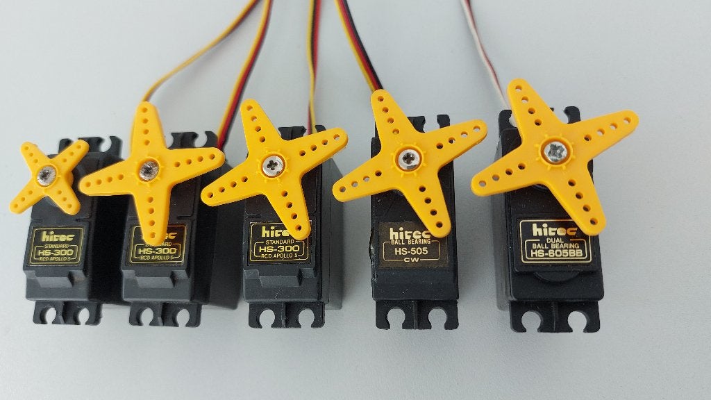 RC vliegtuig servo's Futaba Hitec Multiplex, Ophalen of Verzenden, Zo goed als nieuw