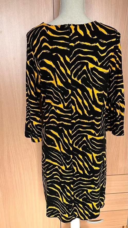 Juffrouw Jansen zwart/gele jurk maat 44[v], Kleding | Dames, Jurken, Overige kleuren, Maat 42/44 (L), Nieuw, Ophalen of Verzenden