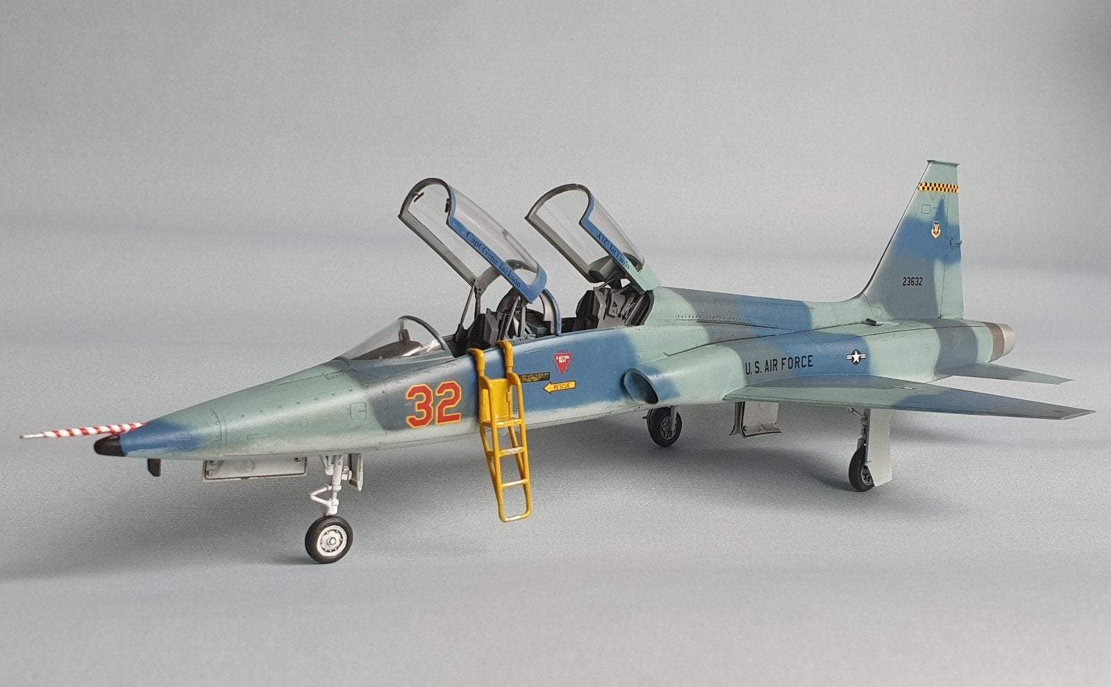 Gebouwd: Trumpeter 1/48 T-38 Talon, Gebruikt, Groter dan 1:72, Vliegtuig, Ophalen