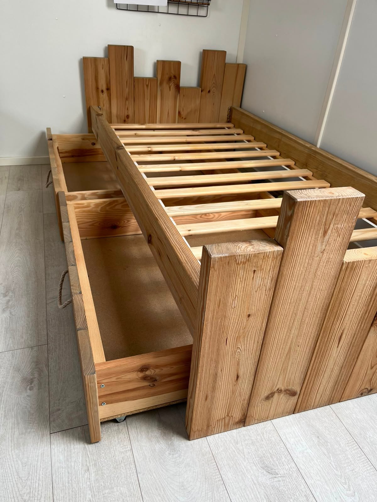 Houten kasteelbed 200 x 90 lattenbodem en lades, Ophalen, Gebruikt, Eenpersoons, Bex