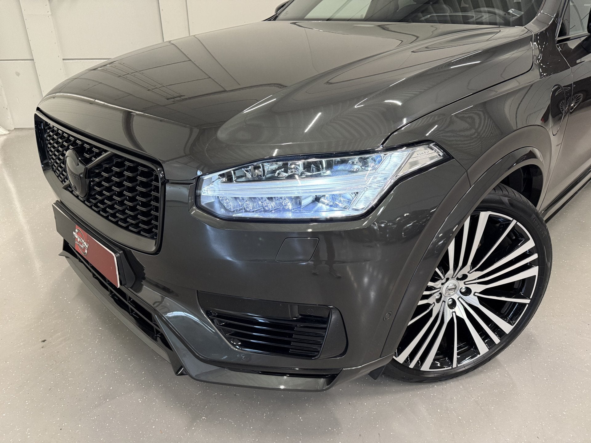 Volvo XC90 T8 Recharge AWD R-Design 49.000km/PANO/LUCHTVERIN, Auto's, Dealer onderhouden, Gebruikt, Zwart, 4 cilinders