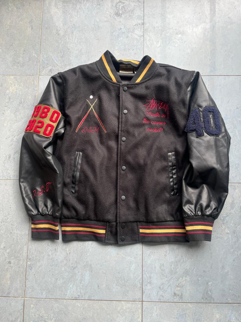 Stüssy varsity jacket, Ophalen of Verzenden, Nieuw, Maat 48/50 (M), Zwart
