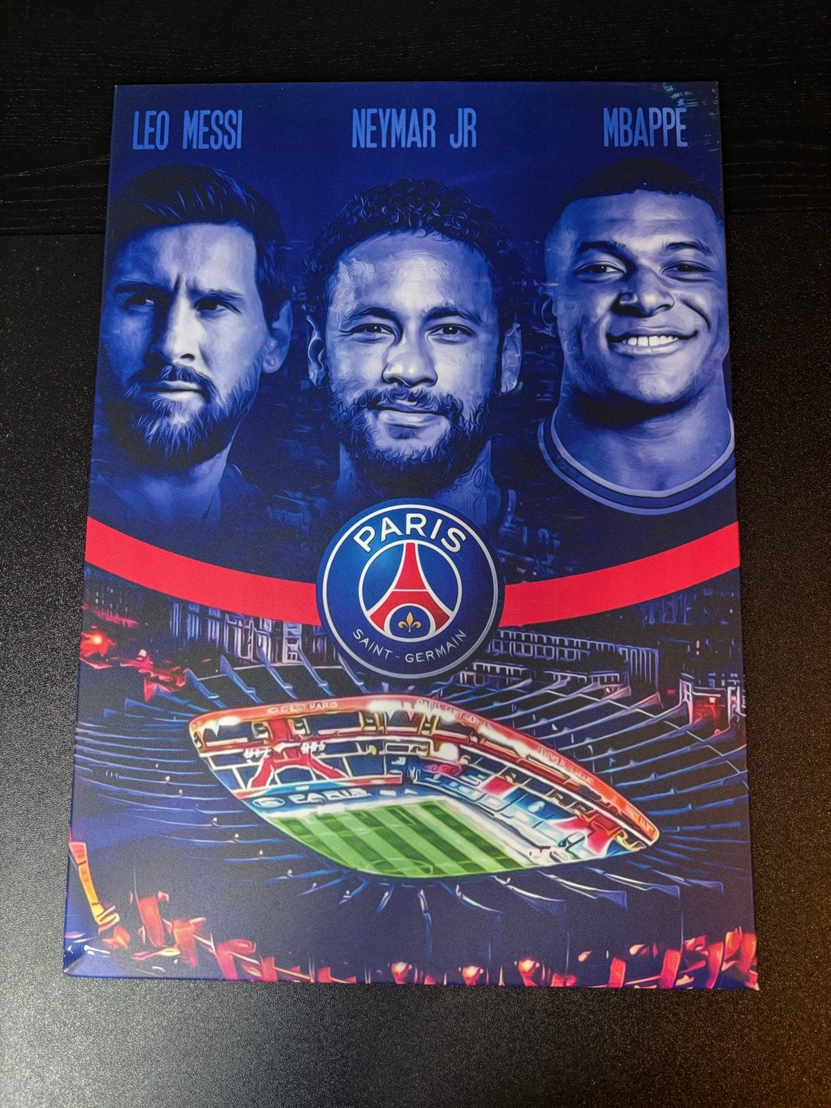 Displate Voetbal 30x45 cm - PSG Messi Neymar Mbappé, Minder dan 50 cm, Ophalen of Verzenden, 5 – 50, Print