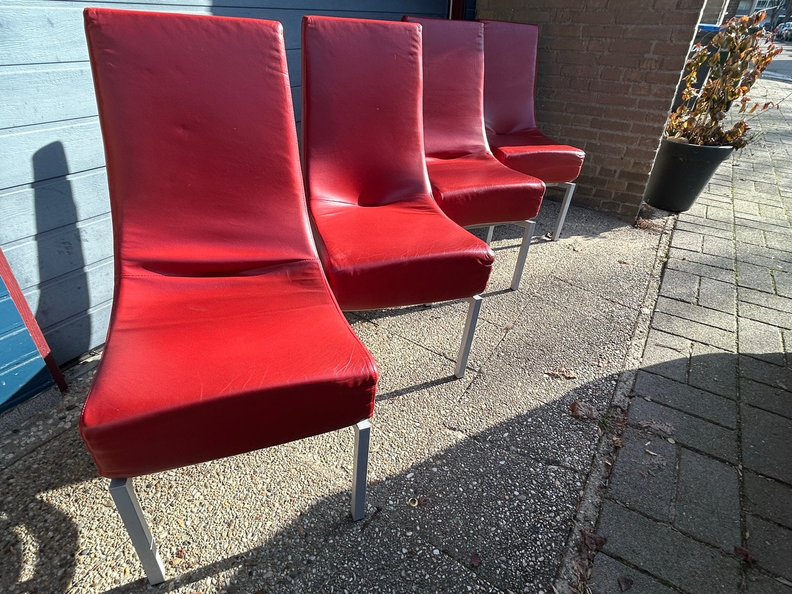 Set van 4 rode leren eetkamerstoelen met metalen onderstel, Ophalen, Gebruikt, Leer, Rood