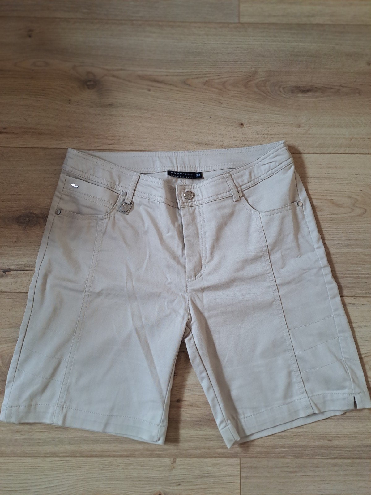 Korte broek Ronisch, Ophalen of Verzenden, Zo goed als nieuw