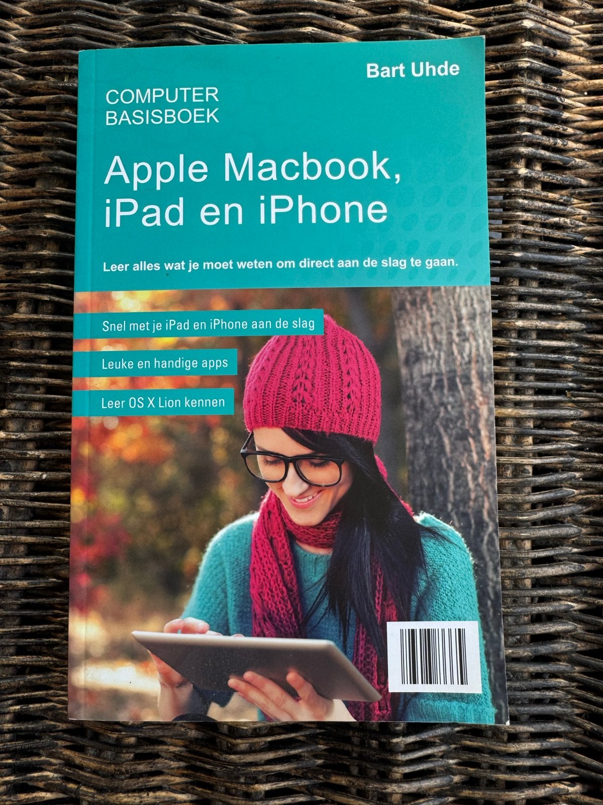 Computer Basisboek: Apple Macbook, iPad en iPhone, Boeken, Informatica en Computer, Ophalen of Verzenden, Zo goed als nieuw, Besturingssystemen
