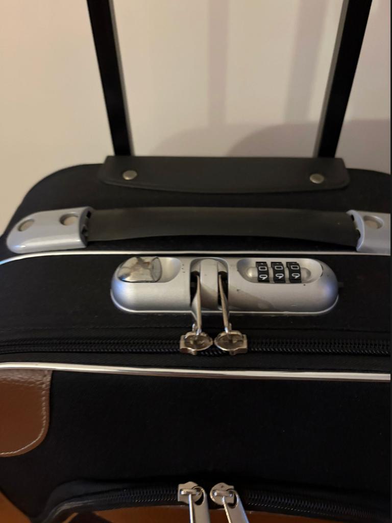 Handbagagekoffer cijferslot met 2 soepele wieltjes, Ophalen, Zo goed als nieuw, Zacht kunststof, Wieltjes