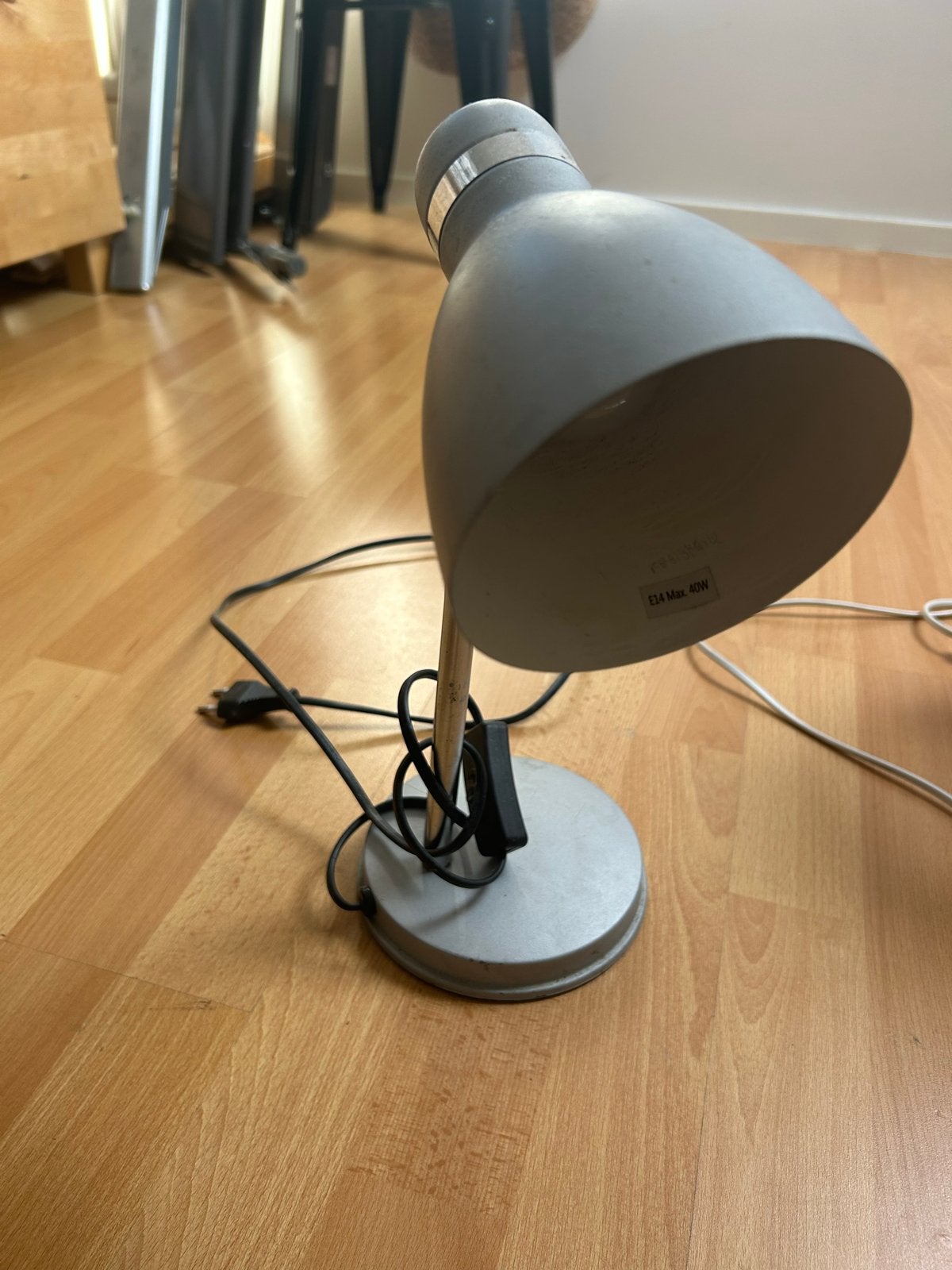 Grijze bureaulamp met flexibele arm, Ophalen, Gebruikt, E14 (klein), Grijs
