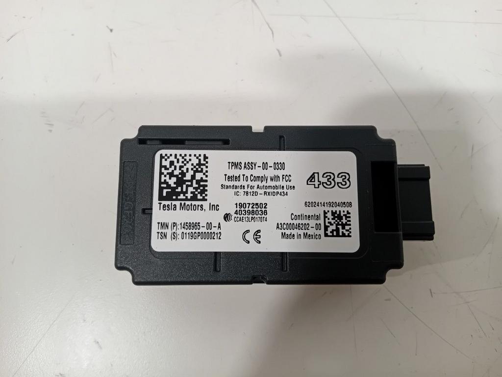 Computer bandenspanning Tesla Model 3, Onderdelen@venauto.nl, Van der Ven Autorecycling B.V., Gebruikt, Ettenseweg 76, 4706 PB Roosendaal, The Netherlands