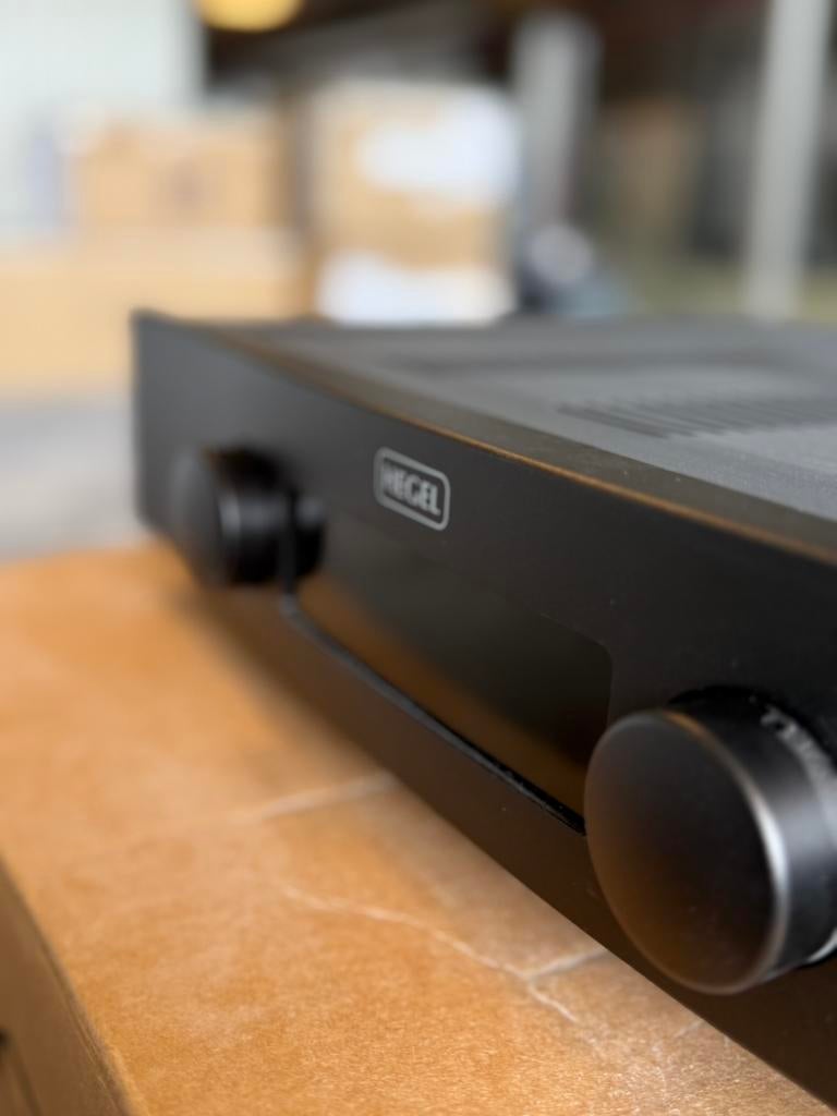 Hegel H95 Zwart (Nieuw, Open doos), Audio, Tv en Foto, Versterkers en Receivers, Overige merken, Ophalen of Verzenden, Zo goed als nieuw
