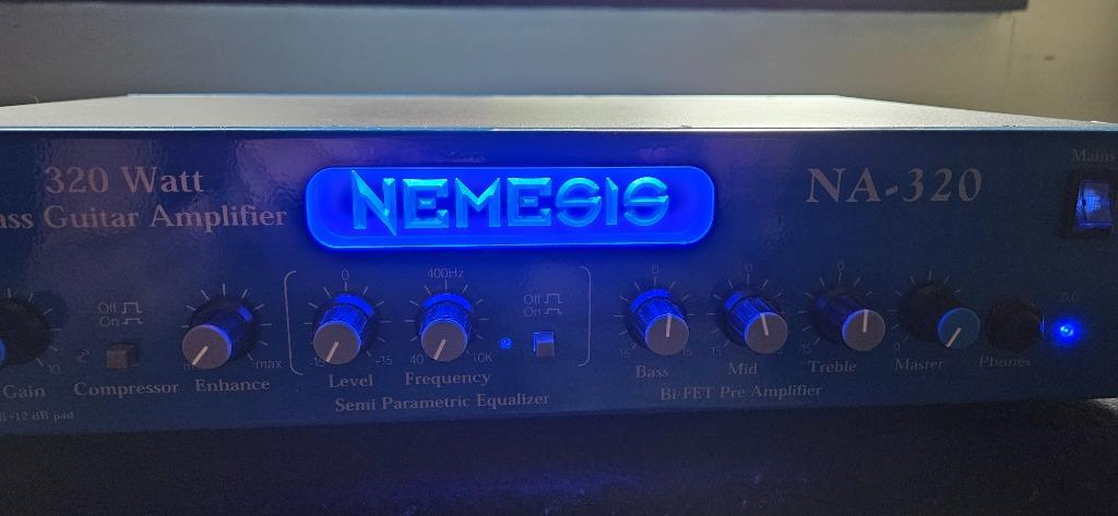 Basversterker Nemesis by Eden NCA-320, Muziek en Instrumenten, Ophalen, Gebruikt, Basgitaar, 100 watt of meer