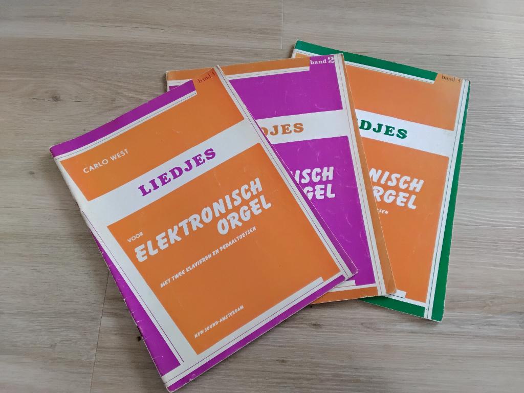 Liedjes voor elektronisch orgel Carlo West deel 1,2 en 3, Muziek en Instrumenten, Orgel, Gebruikt, Les of Cursus, Ophalen of Verzenden