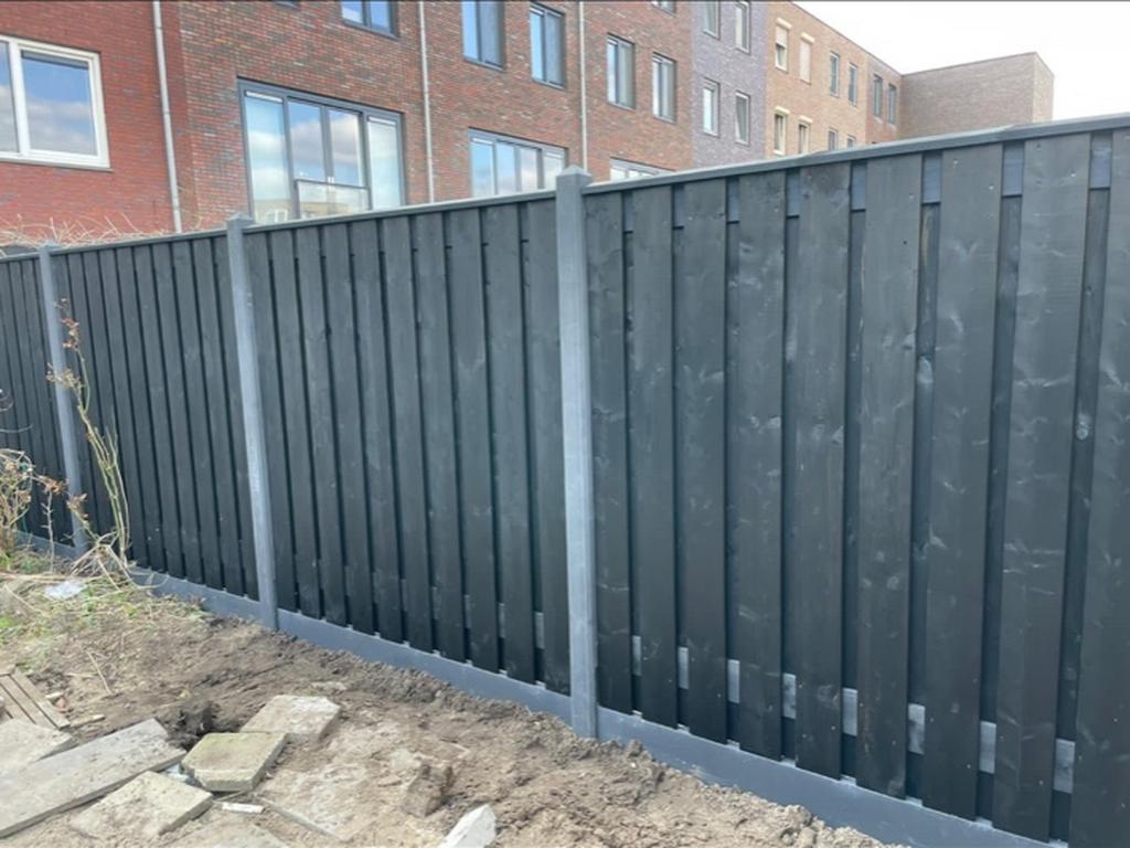 Goedkoopste zwarte schermen - €115 , 21 planken per meter, Tuin en Terras, Schuttingen, 1 tot 2 meter, 6 meter of meer, Nieuw