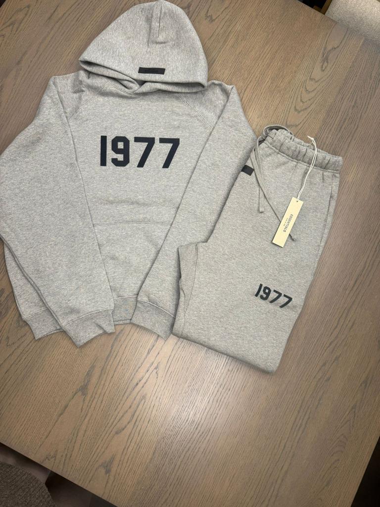 FOG Essentials 1977 Tracksuit Set Grijs | S t/m XL | Nieuw, Kleding | Heren, Heren-kledingpakketten, Zo goed als nieuw, Maat 56/58 (XL)