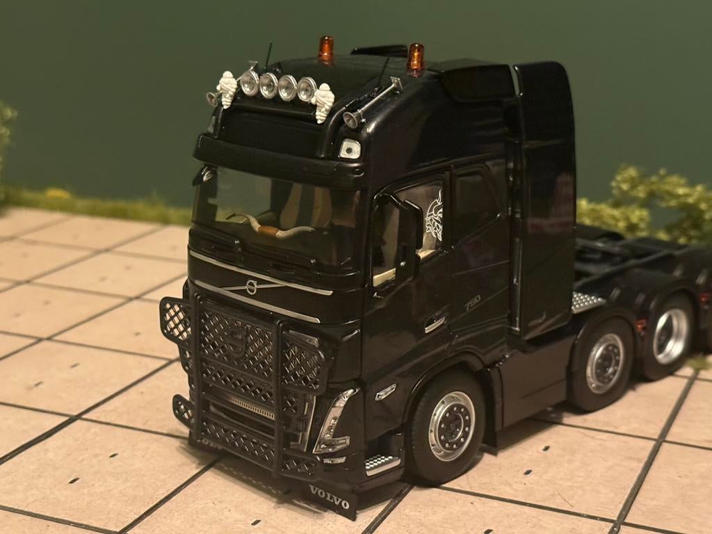 Volvo FH 5 8x4 Marge  models 1:32 verbouwd, Hobby en Vrije tijd, Modelauto's | 1:32, Ophalen of Verzenden, Zo goed als nieuw, Tractor of Landbouw