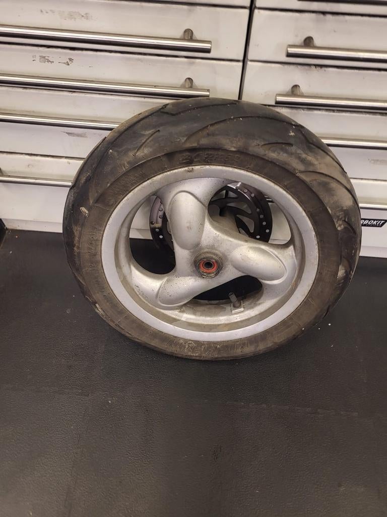 Voorvelg met band Kymco grand dink 50 2t, Ophalen, Gebruikt, Overige typen, .