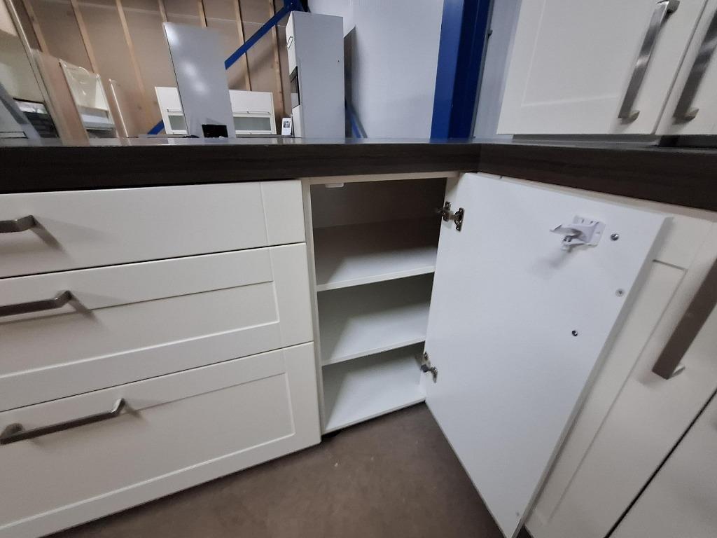 Complete keuken Compleet met APP 120Keukens op voorraad 2713, Hoekkeuken, Ophalen of Verzenden, Zo goed als nieuw, Met kookeiland