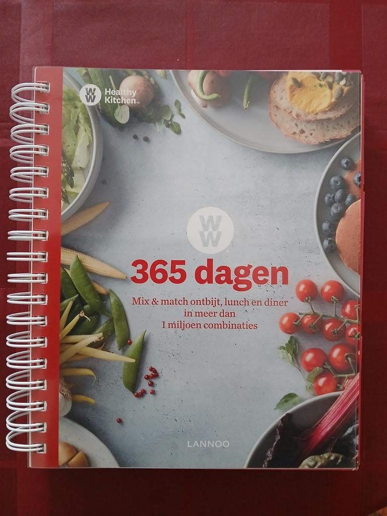 Weightwatchers 365 dagen boek - Zo goed als nieuw!, Ophalen of Verzenden, Hoofdgerechten, Europa, Gezond koken