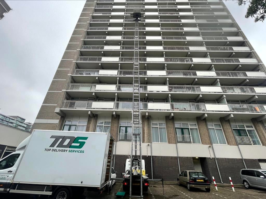 Foto 12 van Verhuislift huren | Ladderlift / Meubellift met bediening