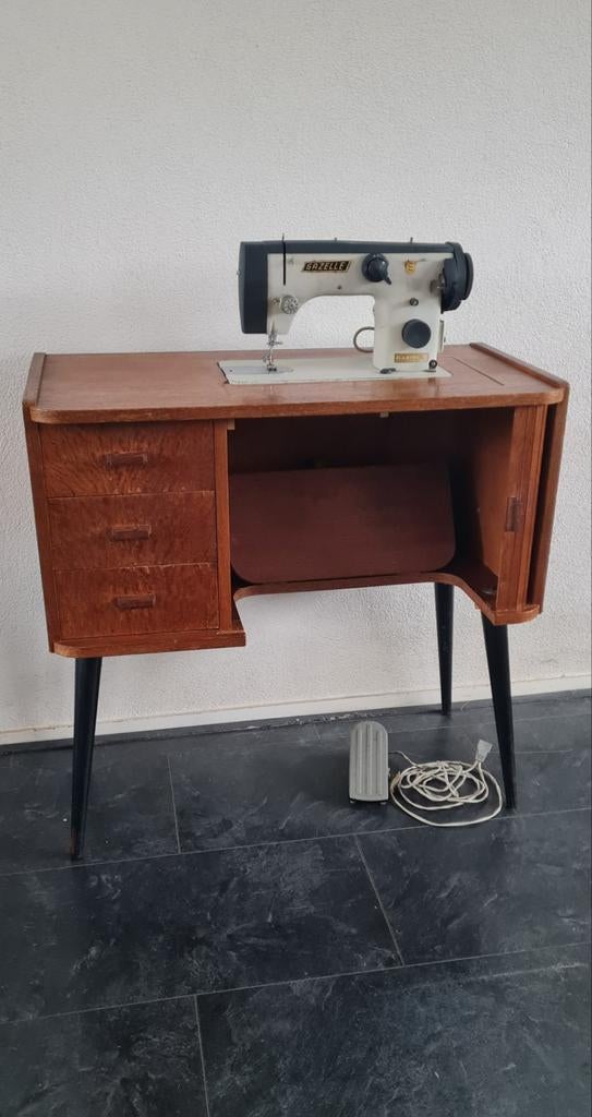 Vintage naai kast incl naaimachine Gazelle, Antiek en Kunst, Antiek | Naaimachines, Ophalen