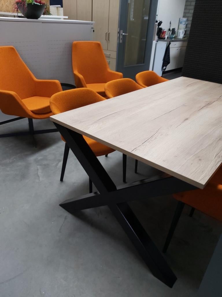 Foto 5 van Tafel met metalen X-Poot showroommodel nu voor €199