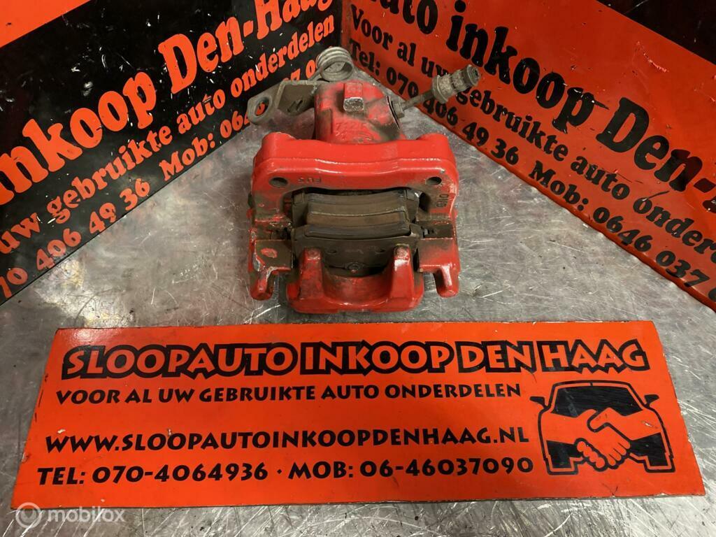 Peugeot 208 GTI ('12-'19) Remklauw Linksachter 32054209 ROOD, Ophalen of Verzenden, Gebruikt