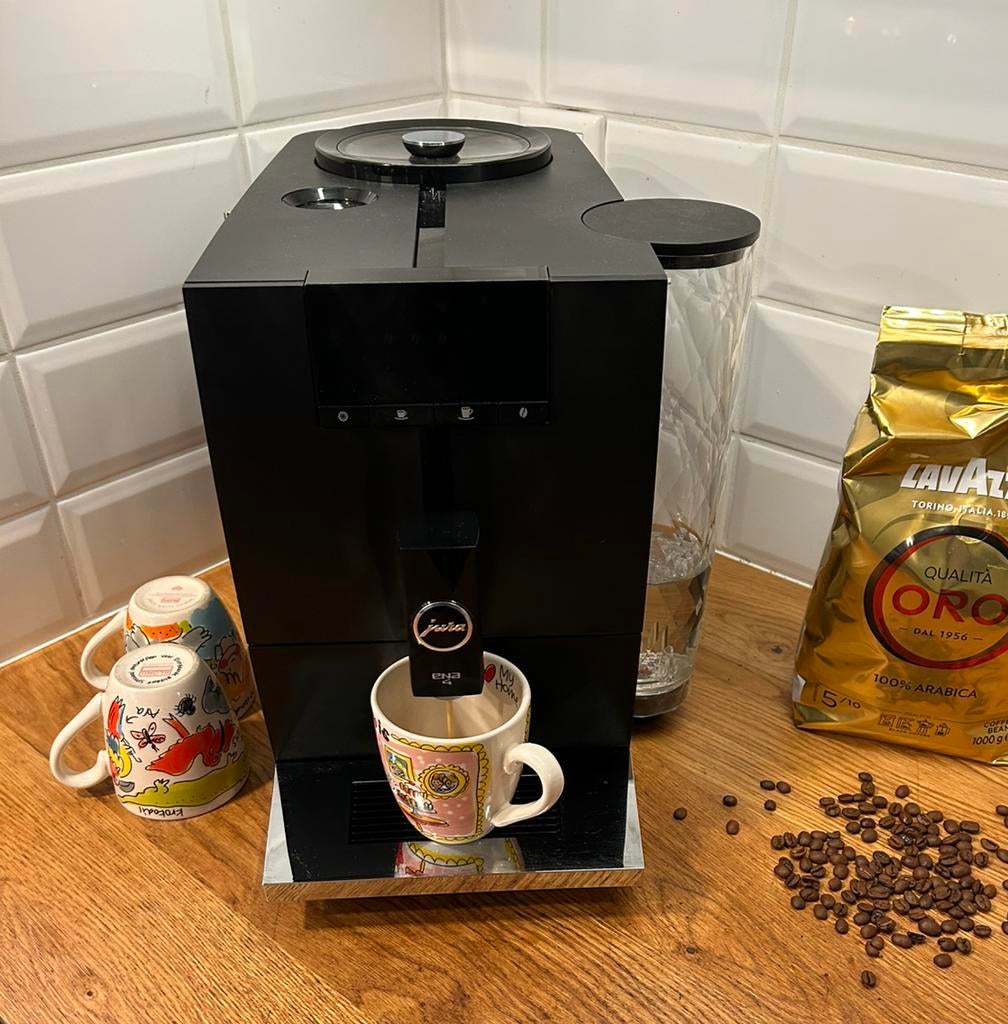 Zeer mooie Jura Ena 4   3 Jaar oud 🎉🎉☕️☕️☕️☕️, Ophalen of Verzenden, Zo goed als nieuw, Koffiemachine