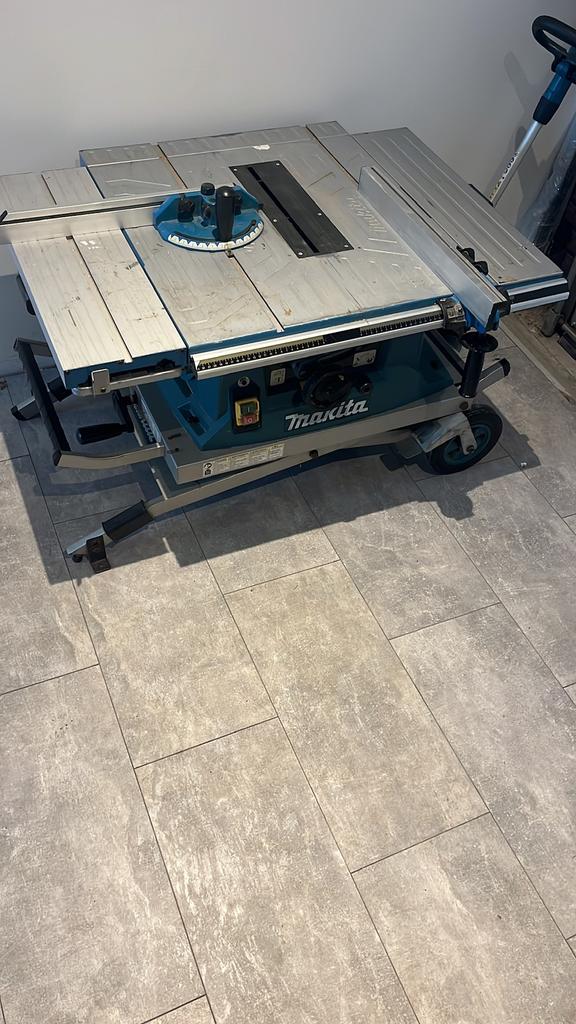 Makita MLT100 zaagtafel zaagbank op onderstel te huur, Doe-het-zelf en Verbouw, Gereedschap | Zaagmachines, Ophalen, Cirkelzaag