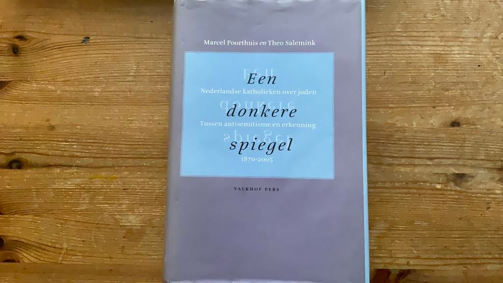 Een donkere spiegel. Katholieke beelden over joden, Boeken, Verzenden, Europa, Zo goed als nieuw, M. Poorthuis; T. Salemink
