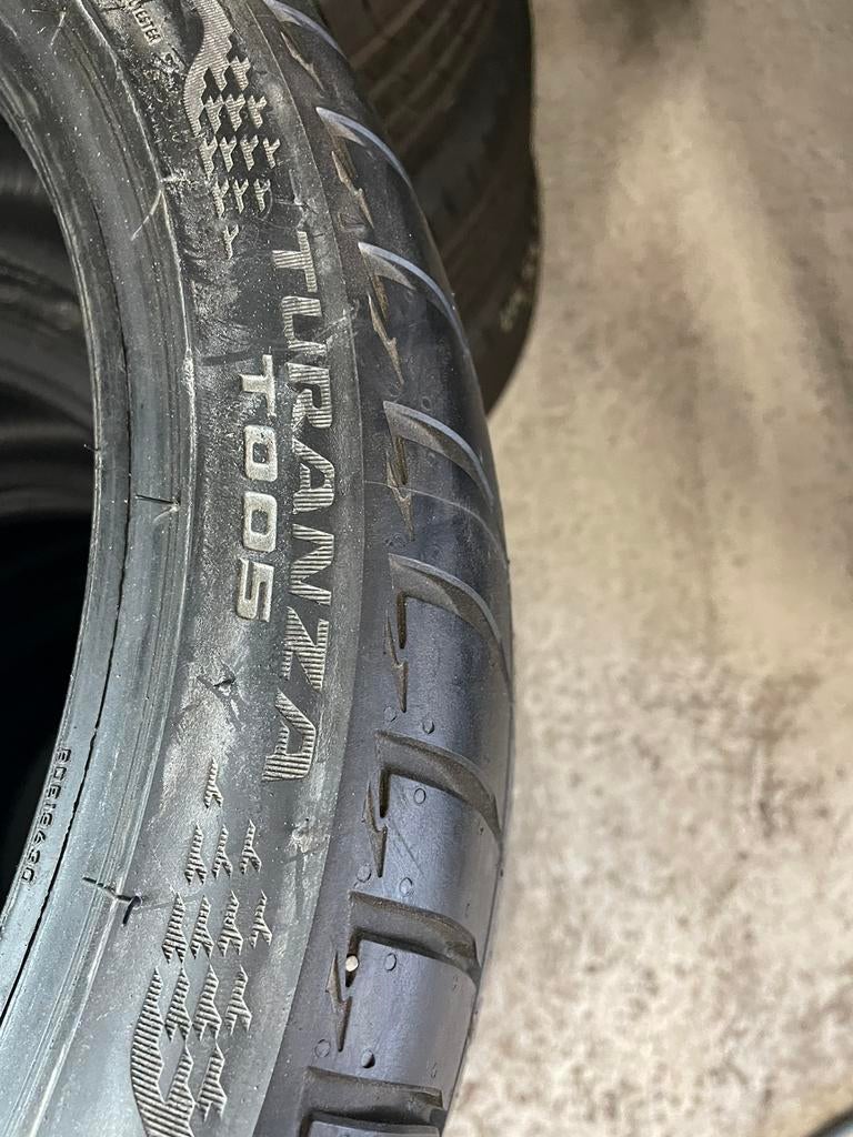 “215 40 18 Bridstone. Demo. Puntjes zitten er nog op”, Ophalen, 18 inch, Band(en), Personenwagen