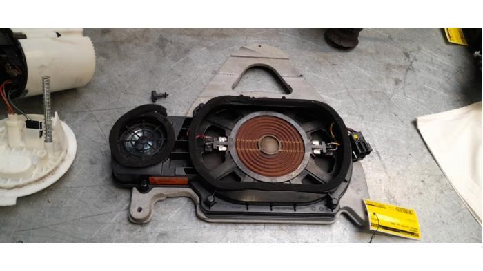 Subwoofer van een Mercedes E-Klasse, Gebruikt, -, Ophalen of Verzenden, -