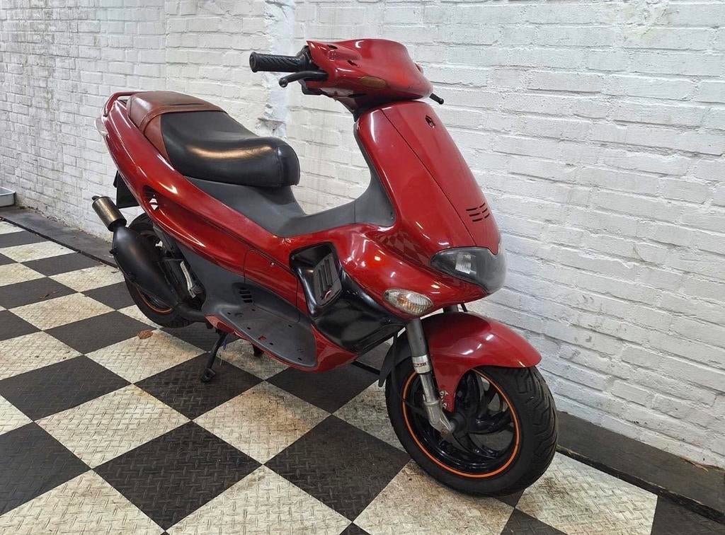 Gilera Runner 50cc - Geel kenteken(45km/u), Fietsen en Brommers, Ophalen, Zo goed als nieuw, Overige typen, Piaggio