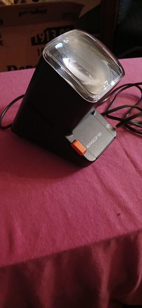 Agfascop 100 Diaprojector met scherm € 25,00, Audio, Tv en Foto, Diaprojectors, Ophalen, Gebruikt, Met scherm