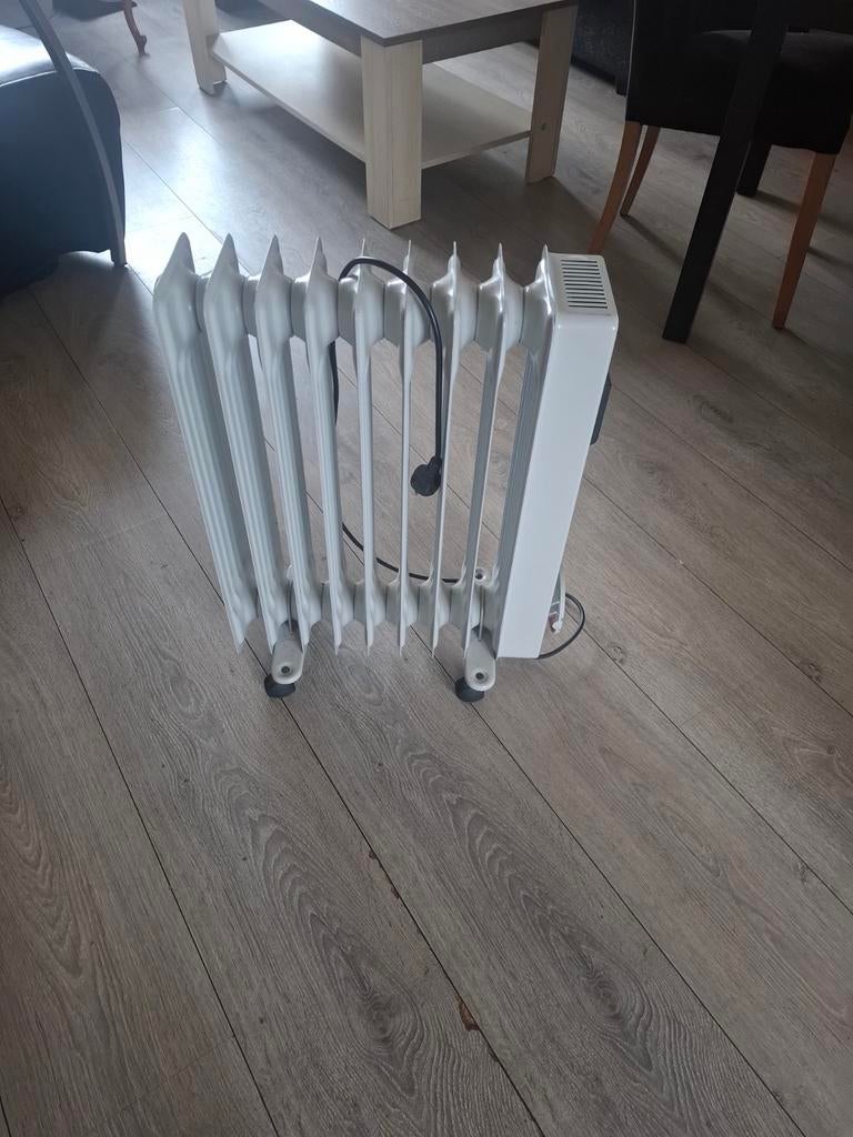 ELRO Olieradiator – 7 Ribben – Compacte Bijverwarming, Ophalen, Minder dan 60 cm, Kachel, 30 tot 80 cm