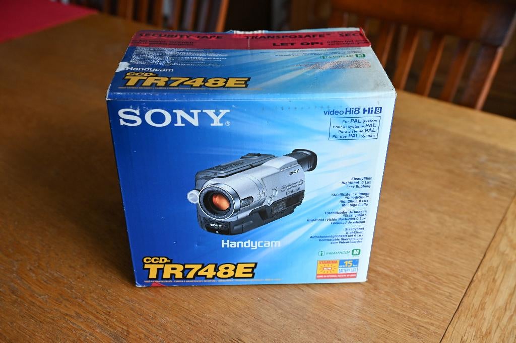 Sony videocamera  ccd -TR748E, 20x of meer, Ophalen of Verzenden, Sony, Camera