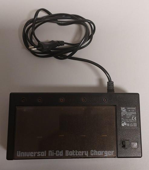 Oplader voor oplaadbare batterijen; C, D, AA, AAA en 9V blok, Ophalen of Verzenden, Zo goed als nieuw